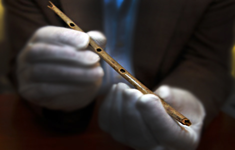Fabricación de una flauta prehistórica 
